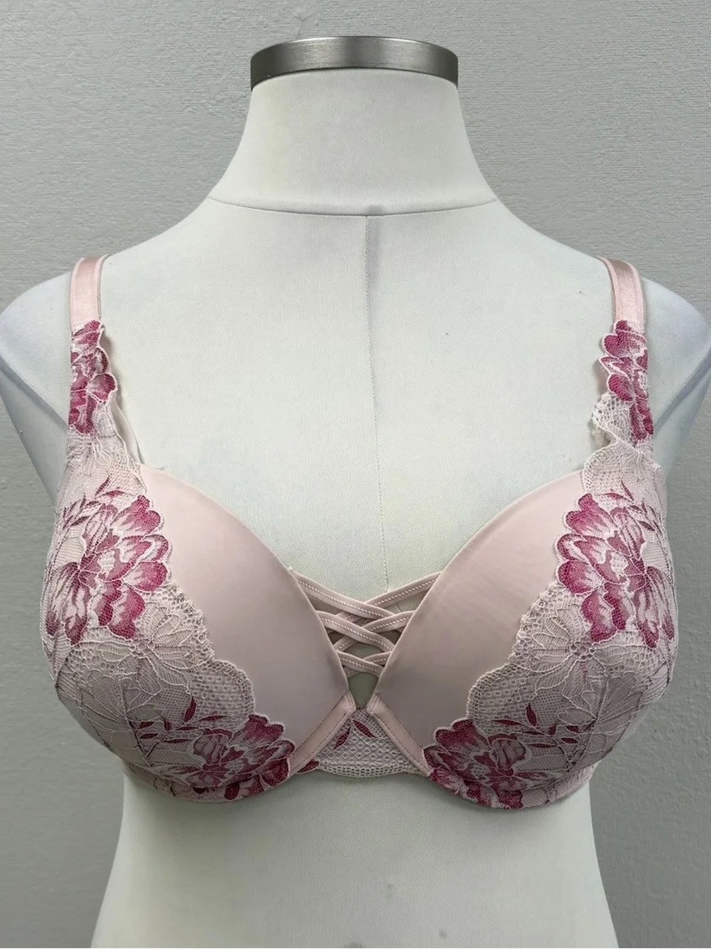 Torrid Pink Floral Lace Push Up Plunge Bra - Size 40DDD